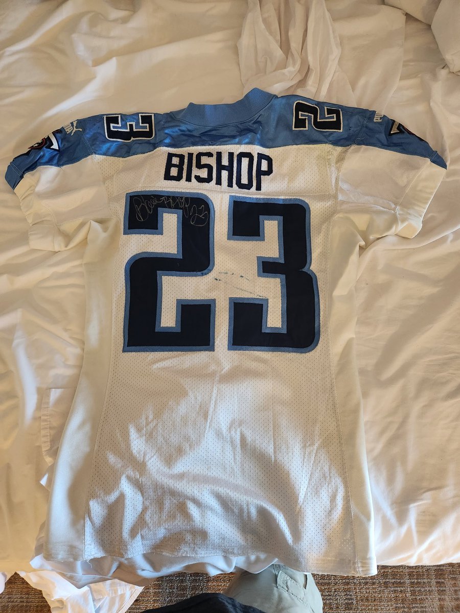 CADILLACG33's tweet photo. Finally got my @bbishop23 HITMAN superbowl season @Titans jersey signed #Nashville #DALvsTEN #TNF #tennessee #titans #Cowboys #texas #dallas #gameday #TitanUp #amazon #prime https://t.co/JSosn2PMap