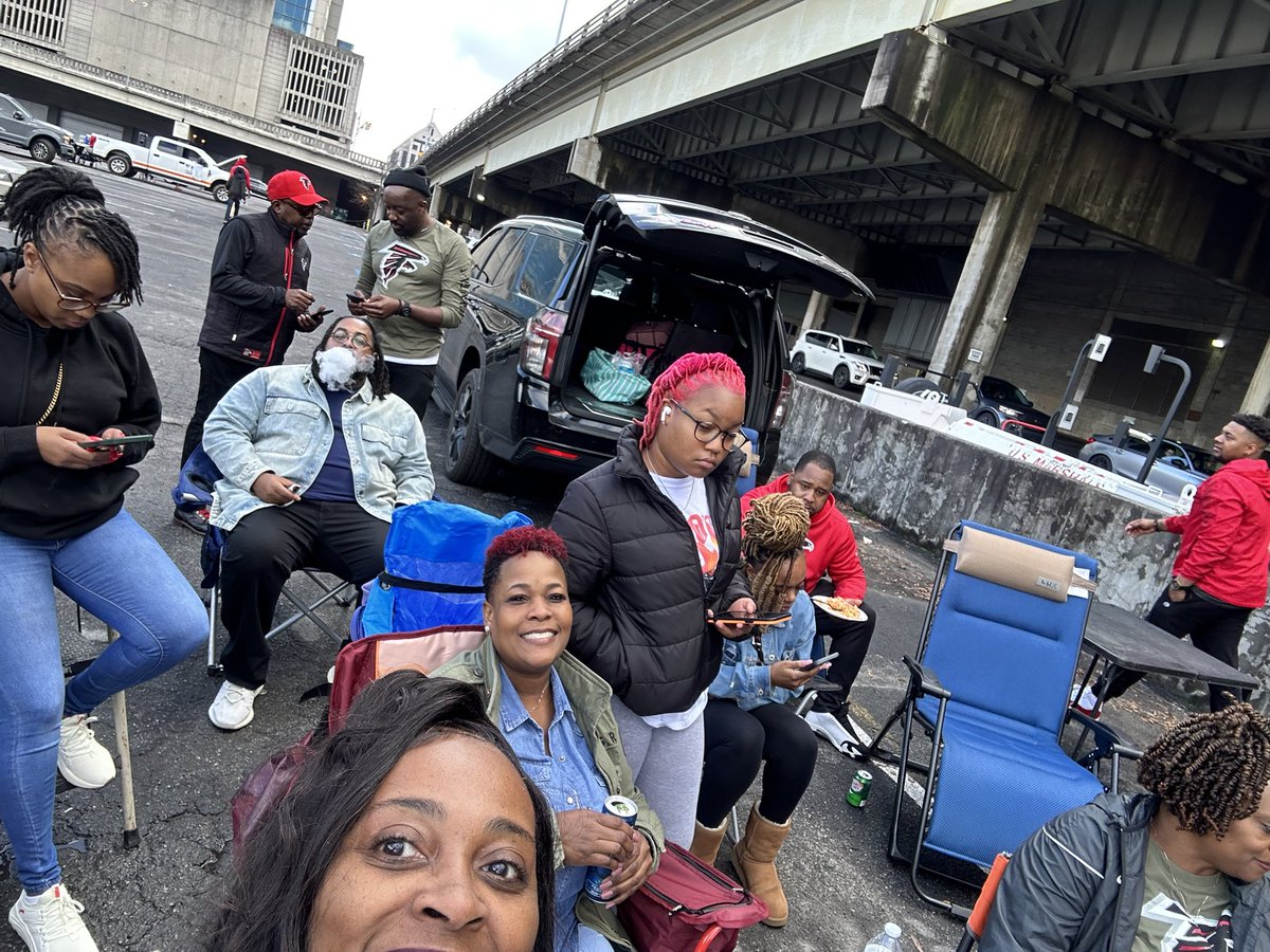 medee_w's tweet photo. #Falcons https://t.co/7ejVE6rGlV