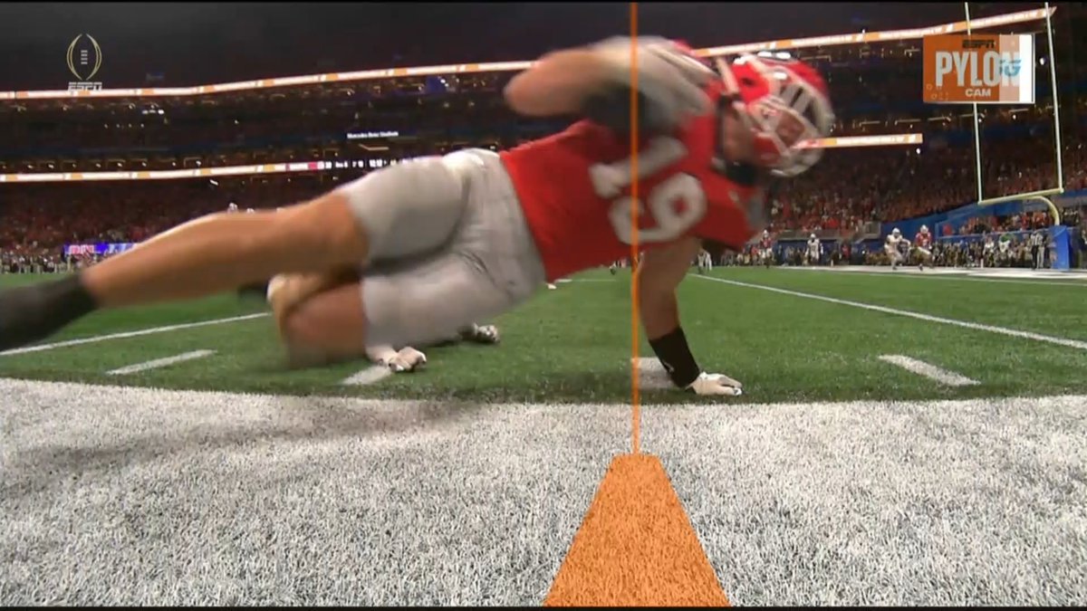 dawgsonline's tweet image. And you thought Thursday yoga wasn’t practice.