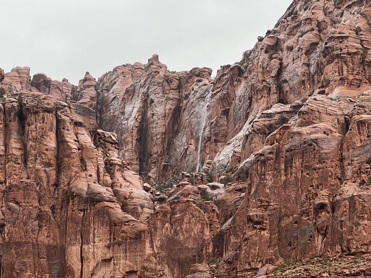 gbm4byu's tweet photo. Morning run in the desert rain. #waterfalls #desertrain #slickrock #utahisrad https://t.co/Dr55qmhoSM