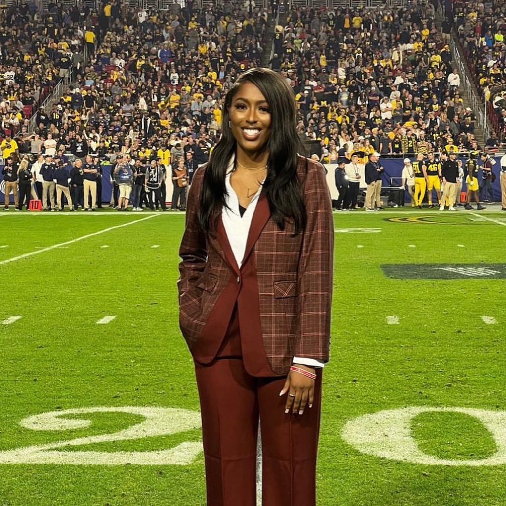 SeligSLB's tweet photo. Congratulations to SLB student @airyy_25 for being selected by the John McLendon Foundation and @Fiesta_Bowl as the Fiesta Bowl McLendon Scholarship recipient! 🙌 We are so proud of you Airy, way to represent the program! https://t.co/as7N0DxZIU