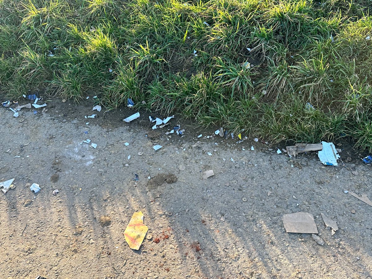 Bei allem Verständnis für privates Feuerwerk, gerade bei Silvester - aber so den Feuerplatz hinterlassen, geht nun gar nicht. Schämt euch, das neue Jahr mit solch einer Sauerei zu starten.
Wo sind die Moralaposteln, Umweltpropheten und Klimaaktivisten?
#dreck #frechheit #Umwelt