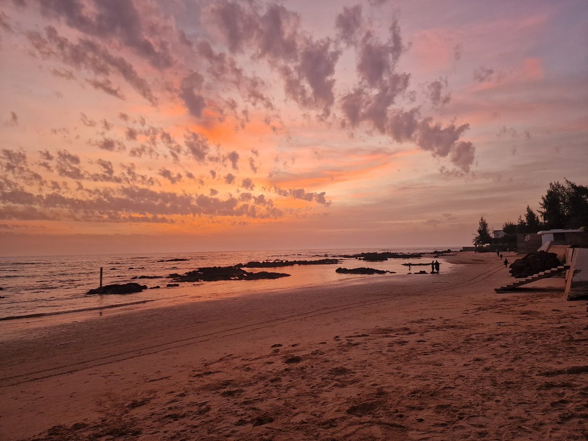 kadia_moisson's tweet photo. Du #Senegal, belle année 2023, Amour, Santé, Réussite!
↪️être avec des personnes qui vous portent vers le Haut🔝
↪️asseoir votre singularité, votre authenticité. 
↪️poursuivre vos rêves
↪️être actrice et acteur de vos vies.
↪️être conscient de votre valeur. https://t.co/vfrZ1lqCdg