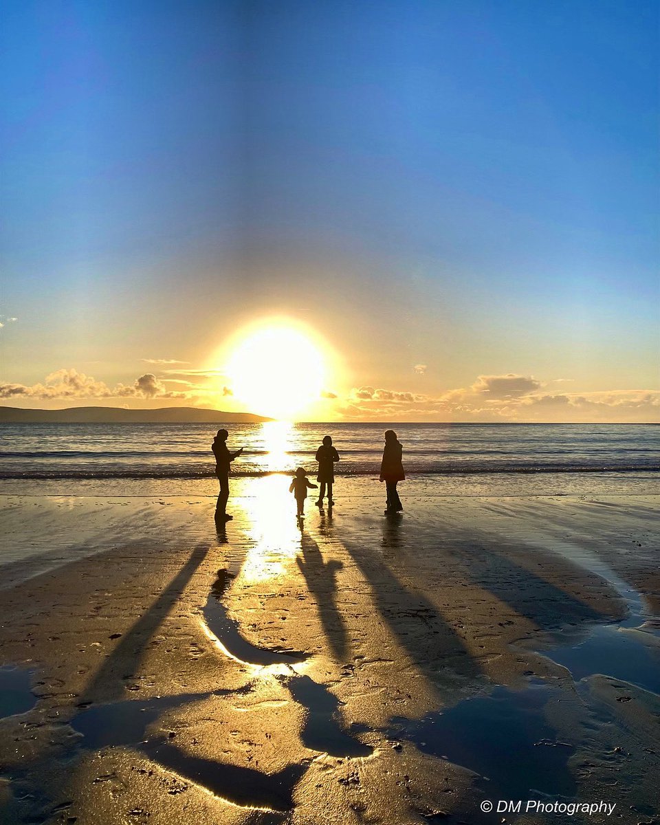 DMPhotosGalway's tweet photo. Beautiful first sunset of 2023, Galway https://t.co/YE14Xyvp1x