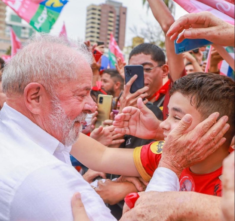 Lula es Pueblo.
Viva Brasil.
Viva latinoamerica Bolivariana
Solidaria y unida.