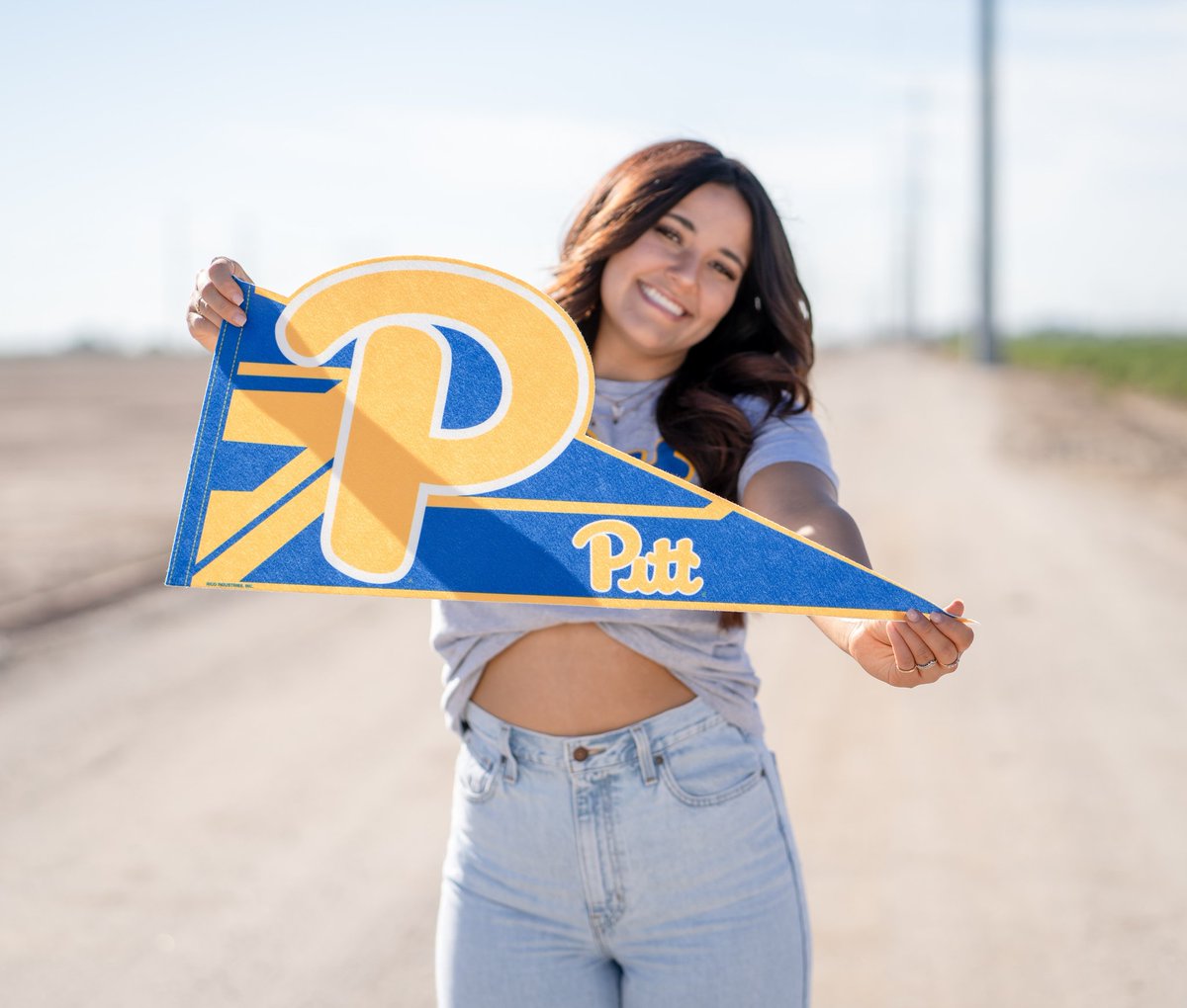 tm4xwell84's tweet photo. Happy 2023 Everyone!🎆 We're thrilled to announce that our @KhiyaMaxwell has #committed to The University of Pittsburgh @PittTweet! It's gonna be an EXCITING year! AZ➡️Pittsburgh💙💛 #FutureAthleticTrainer #H2P #PittBound
@ThePantherPitt @Pitt_ATHLETICS
@dysartdemons @DysartUSD https://t.co/7oKerxpjd2