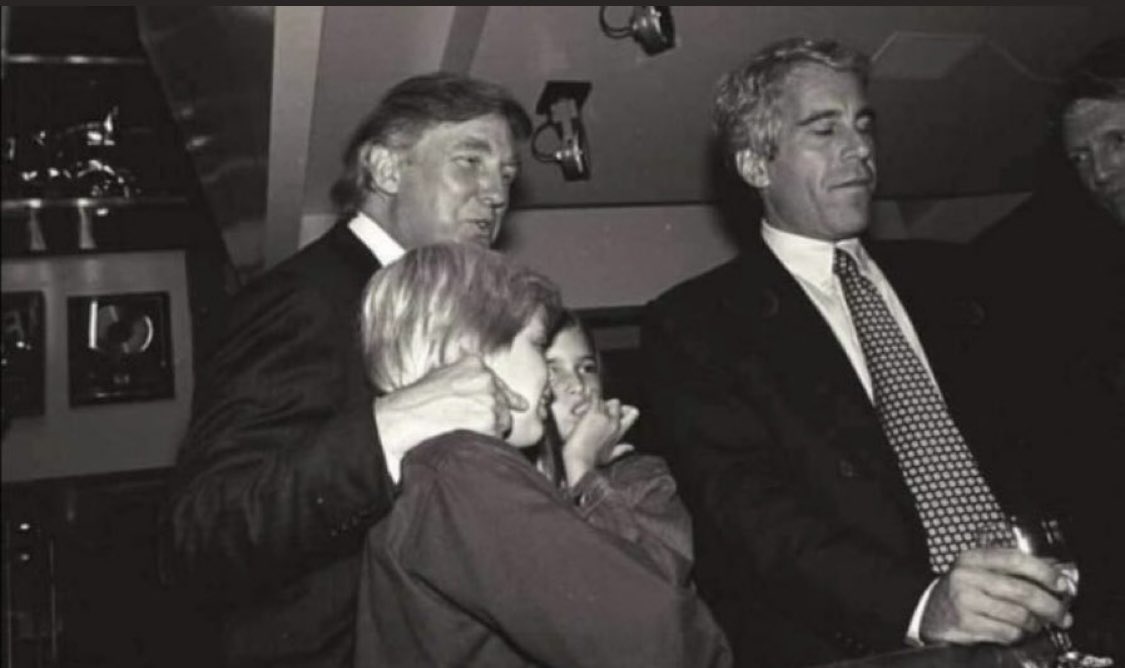 TacosInMahFace's tweet photo. @ksorbs The left celebrated taint's arrest, the right made excuses for him. The left celebrated Maxwell's arrest, trump said "I just wish her well."
The left celebrated Epstein's arrest, the right skipped making excuses for him and went right to making excuses for their cult leader. https://t.co/ILnD3EGJeu