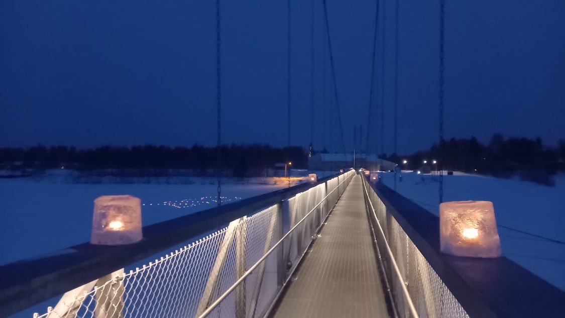 HannuKaisto's tweet image. Hyvää uutta vuotta!

#jakkukylä
#riippusilta
#iinkunta
#uusivuosi