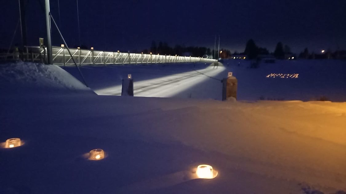 HannuKaisto's tweet image. Hyvää uutta vuotta!

#jakkukylä
#riippusilta
#iinkunta
#uusivuosi