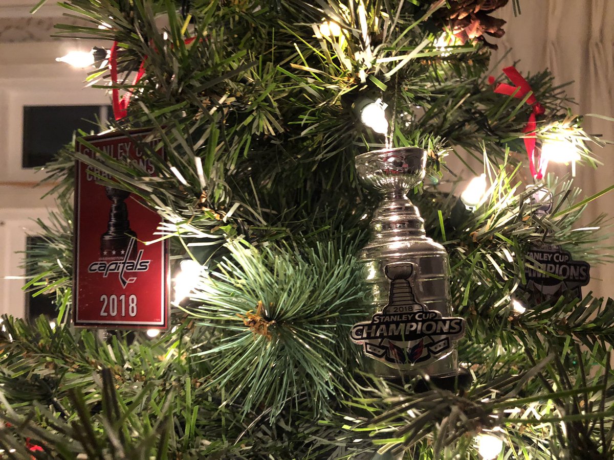 1995hoo's tweet photo. @alexalandestoy That these ornaments get paired with new ones dated 2023 come next Christmas. #capsheyalexa https://t.co/Dy1fS5UkEb