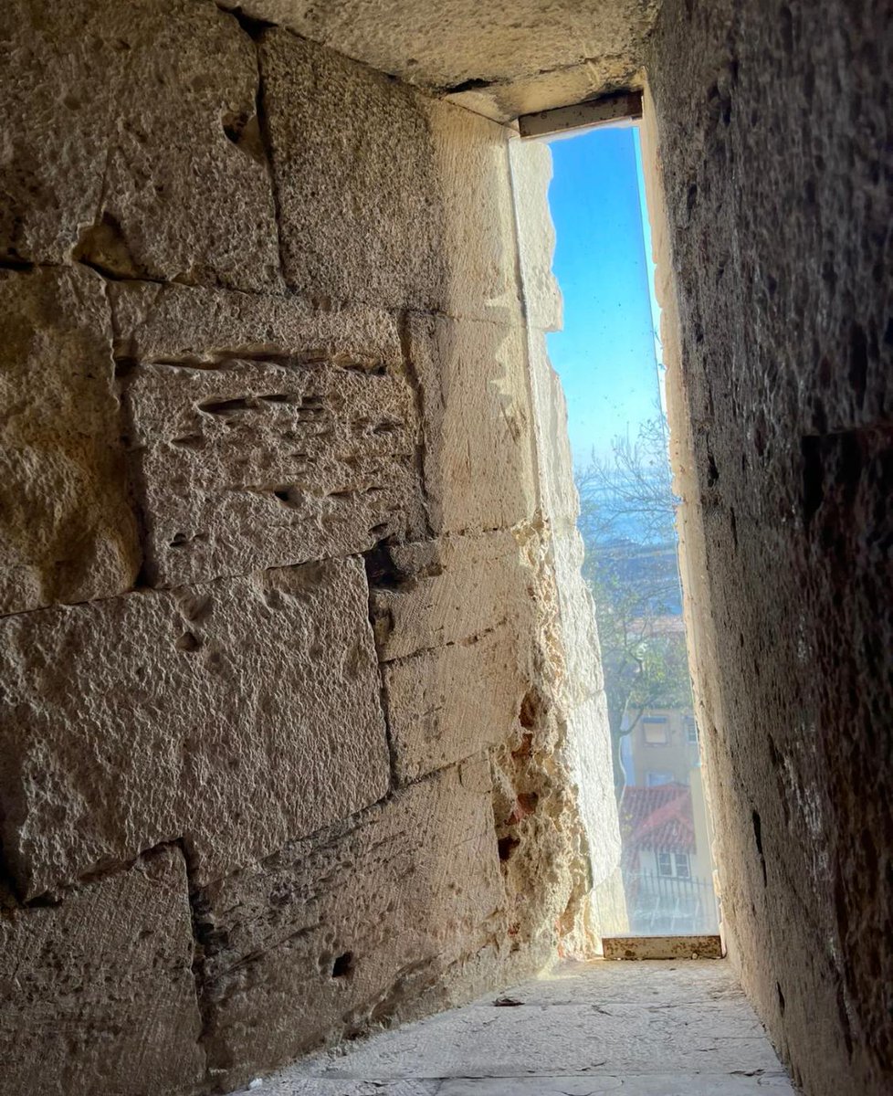 FleminSamuel's tweet photo. lisbon cathedral https://t.co/evmk38yq7G