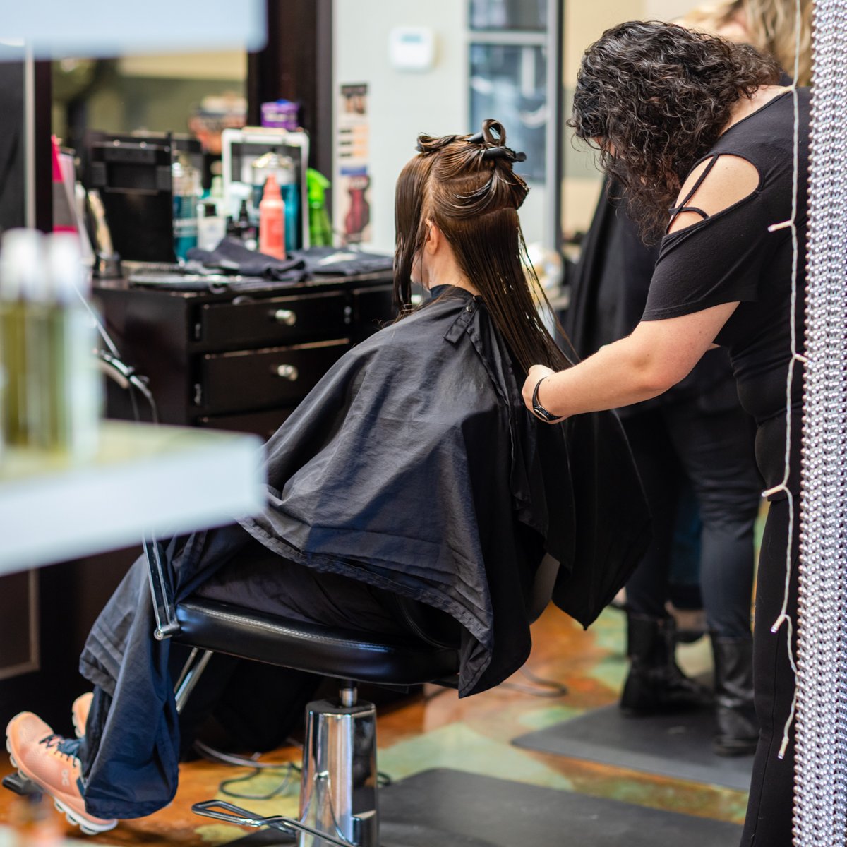 AzureSalonAlcoa's tweet photo. This year, our resolution is the same as it is every year: Provide Alcoa with the best hair services around. https://t.co/PGDVPF9Ipb