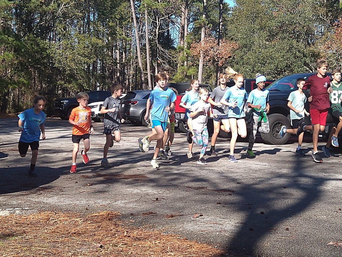 Met up at Carolina Beach State Park for #firstdayrun . Time to catch up with teammates, coaches & friends. Some running and some walking but getting out on the trails.
#capefearflyers #yearofthetrail #ncaautrackandfieldcc #usatfyouth #runningcommunity #runningfamily #RunILM