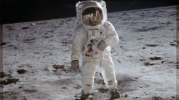 Read a great Reddit thread putting historical dates in perspective. Here are 8 gems. 1/ The moon landing was only 66 years after the Wright Brothers first flight (1903-1969). Within a lifetime, humans went from having limited flight tech to travelling ~239k miles from Earth.