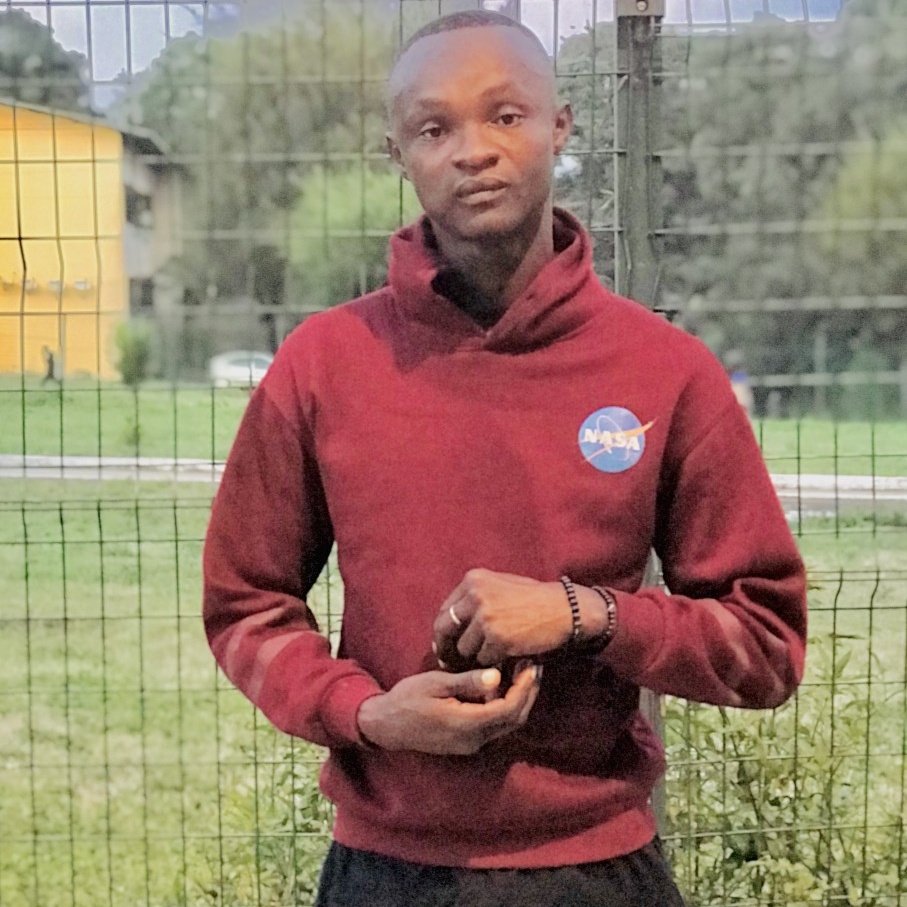 DembaRamzy's tweet photo. #NouvellePhotoDeProfil https://t.co/WBUA0erKLd