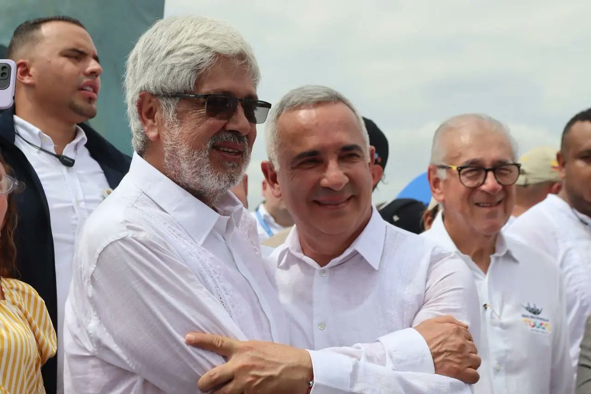 FreddyBernal's tweet photo. Por instrucciones del Pdte. @NicolasMaduro, hoy #1Ene  inauguramos el Puente Binacional Atanasio Girardot, reafirmando una vez más la confraternidad entre ambas naciones para el bienestar y prosperidad de los pueblos hermanos. https://t.co/IB03HqKfk3