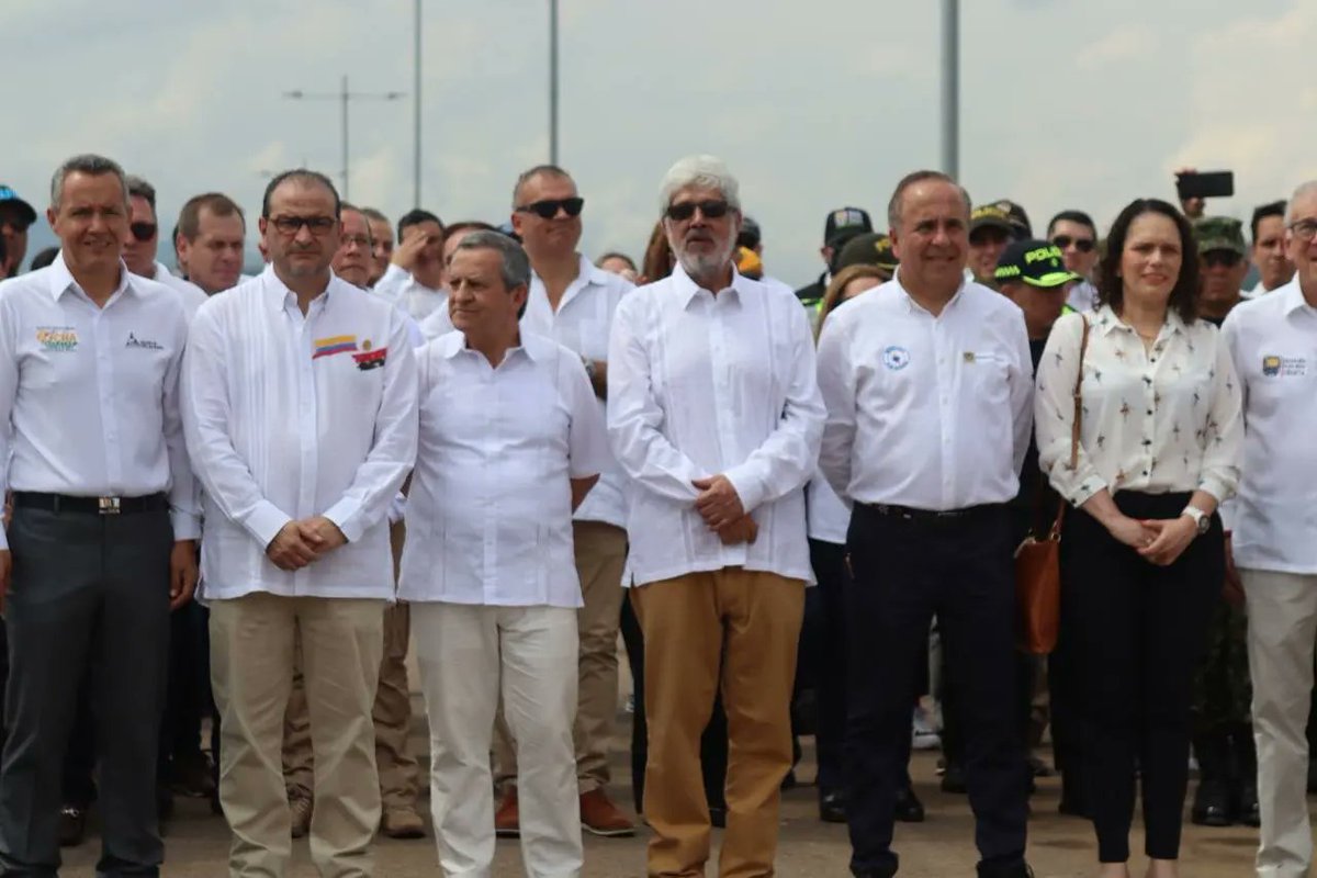 Por instrucciones del Pdte. <a href="/NicolasMaduro/">Nicolás Maduro</a>, hoy #1Ene  inauguramos el Puente Binacional Atanasio Girardot, reafirmando una vez más la confraternidad entre ambas naciones para el bienestar y prosperidad de los pueblos hermanos.
