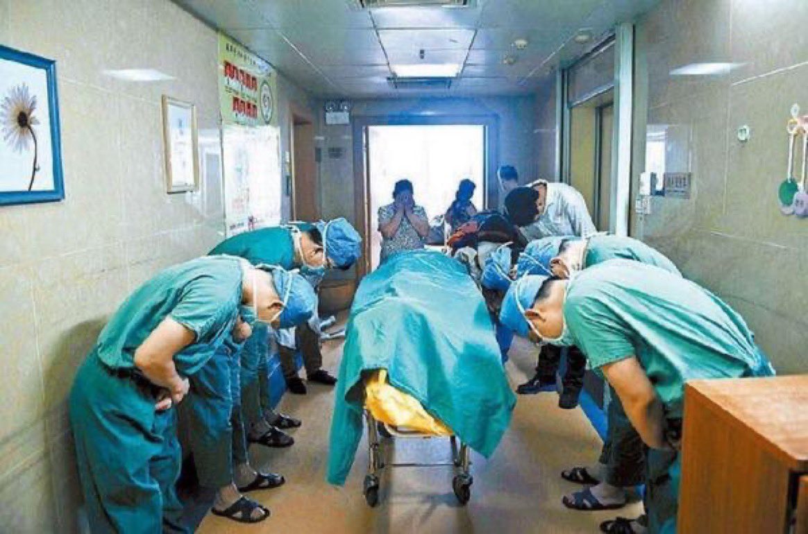 I am passionate about one of the most beautiful aspects of medicine - human organ donation, a gift of life. I am so moved and humbled by this image of a Japanese transplant team bowing in respect before the body of a donor. #organdonor #transplant #Japan