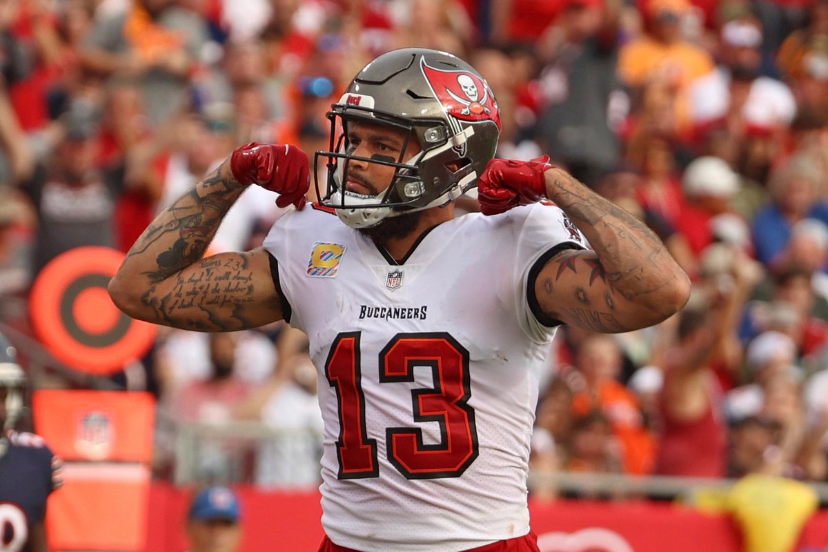 #Bucs WR Mike Evans has now started his NFL career with 9 straight 1,000-yard seasons, extending his own record. 

No player in NFL history has had more than 6.