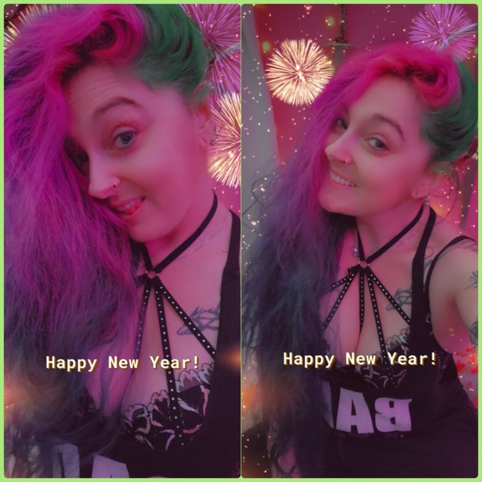 2 pic. 🎊HAPPY NEW YEAR🎊
My goals: 
1. Kick Cancers ass (again)
2. Make more content & get on cam again