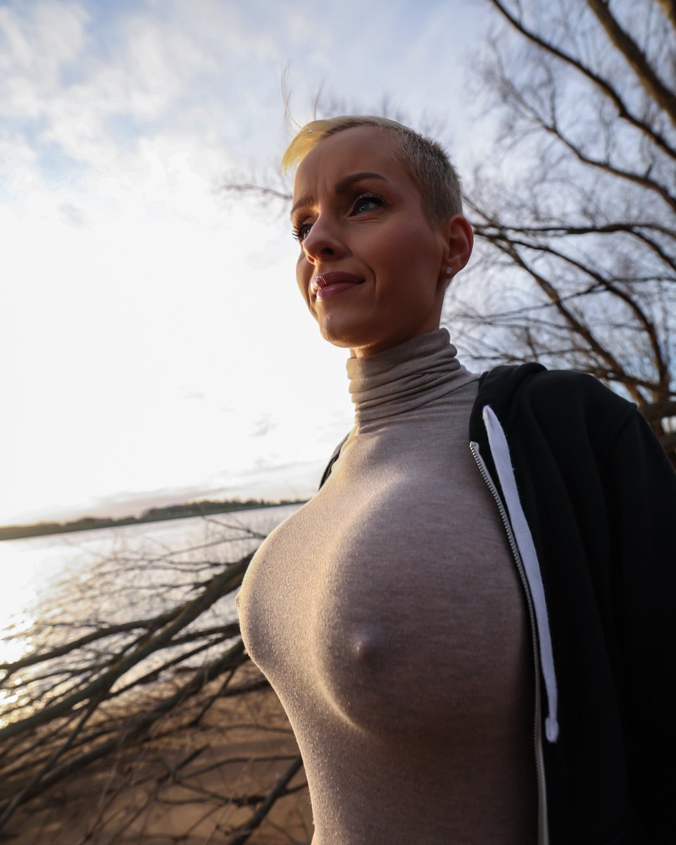 Anike Ekina’s pics and videos