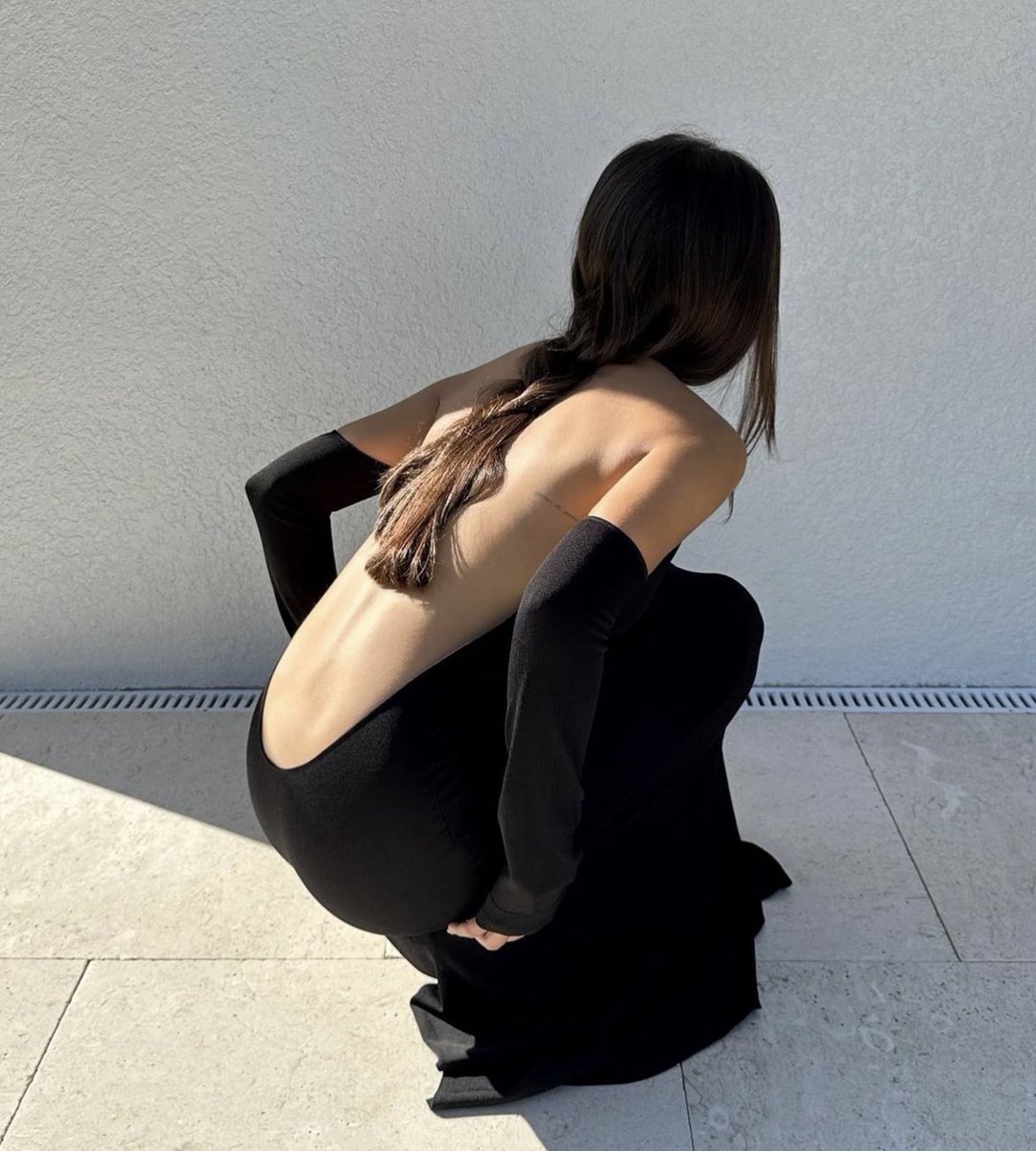 badestoutfit's tweet photo. backless dress https://t.co/TC9VHWRDNn