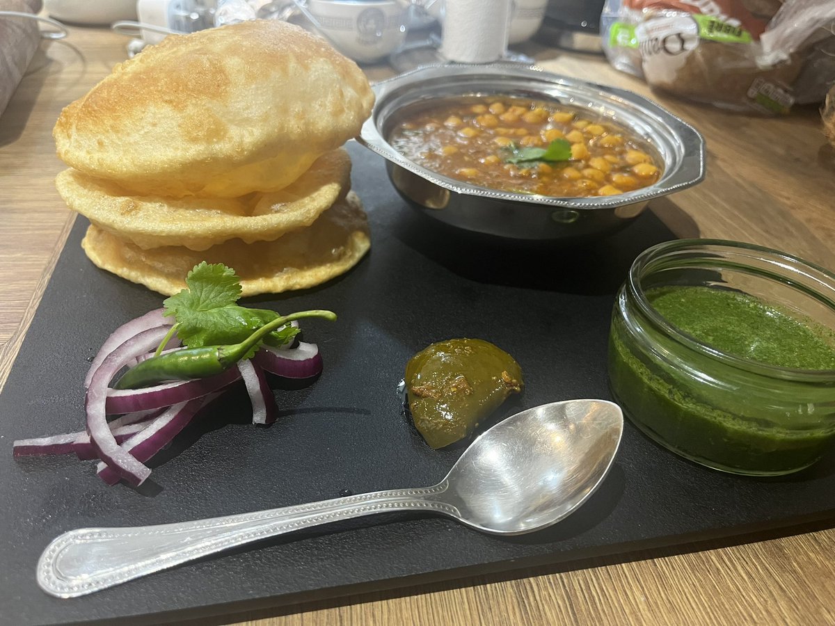 pardeep19922328's tweet photo. 2023 First Sunday #foodsunday Weekend Brunch. Nothing can ever beat Sholey Bature  (Desi food). 😋

Freshly homemade Sholey bature ( Chickpea 🍛 curry) #foodphotography #Foodie #cookwithme #foodtwitter #yumfood #punjabifood #punjabitadka #freshfood #desifood 🍛 https://t.co/V713j5uymU