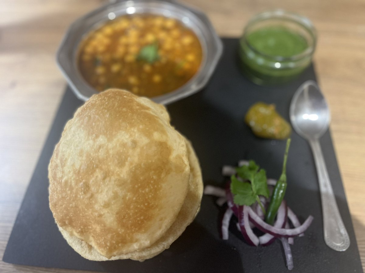 pardeep19922328's tweet photo. 2023 First Sunday #foodsunday Weekend Brunch. Nothing can ever beat Sholey Bature  (Desi food). 😋

Freshly homemade Sholey bature ( Chickpea 🍛 curry) #foodphotography #Foodie #cookwithme #foodtwitter #yumfood #punjabifood #punjabitadka #freshfood #desifood 🍛 https://t.co/V713j5uymU