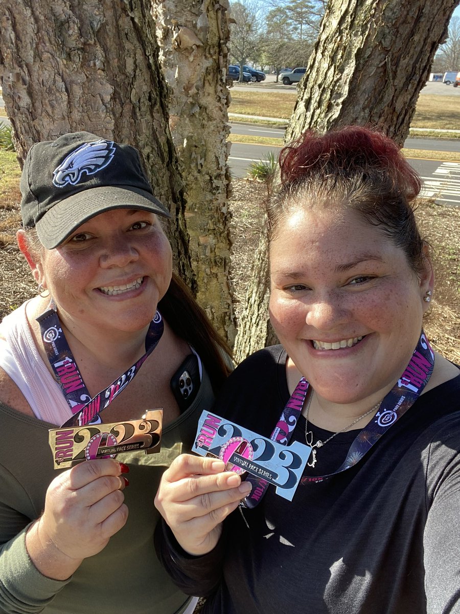 krishnaloya's tweet photo. Happy New Year! First 5k of 2023. 🥳💪🏻💗 #virtual5k #sisters https://t.co/0R6X6sQyyw