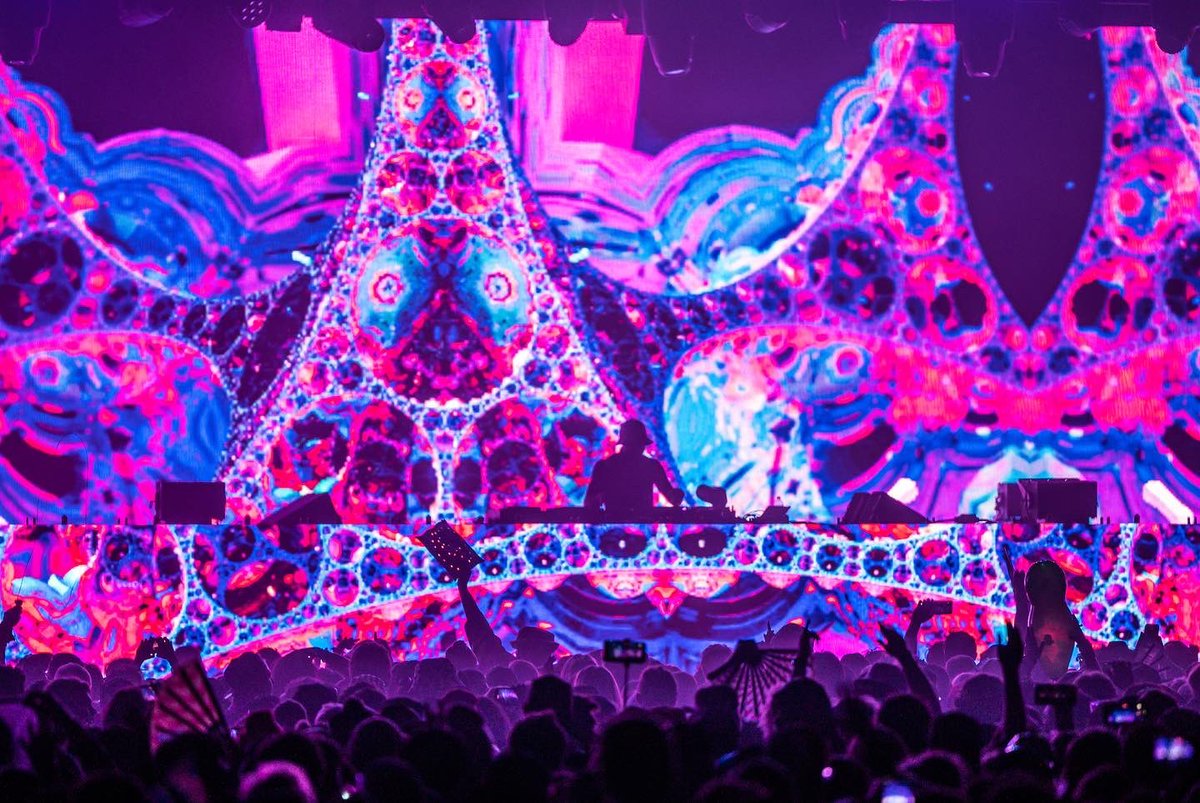 lsdream's tweet photo. Thanks @DecadenceNYE 

HAPPY NEW YEAR! https://t.co/be8bloOxyx