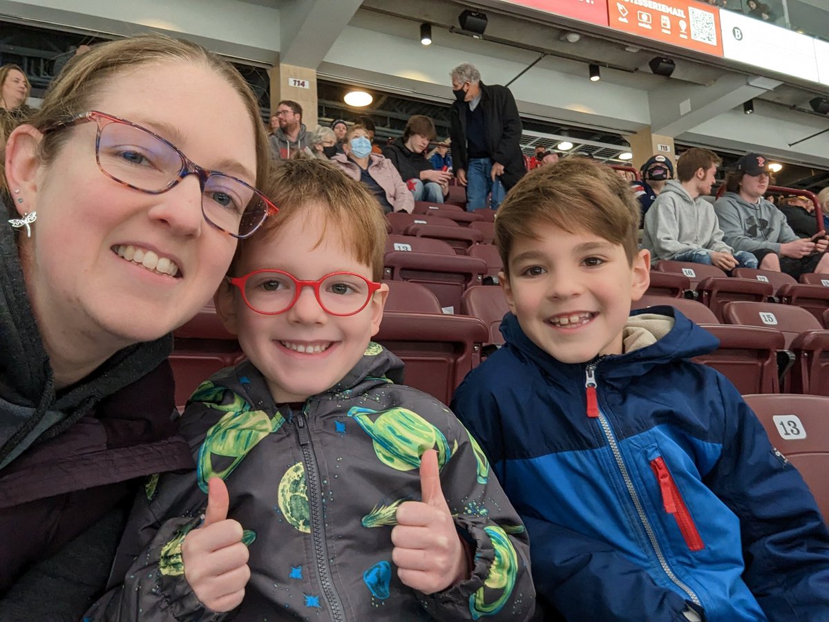megnaCat's tweet photo. First Gens game for the kiddos! Section 114, row 4! @Oshawa_Generals #oshawagenerals #selfieinyourseat #GoGensGo https://t.co/pXRd1B7FK2
