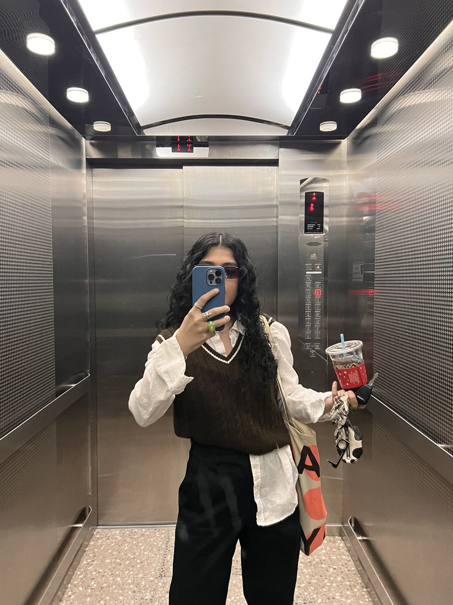 JayAlTaher's tweet photo. elevator selfies. might turn this into a thread 💭 https://t.co/j4RsTvB7gG