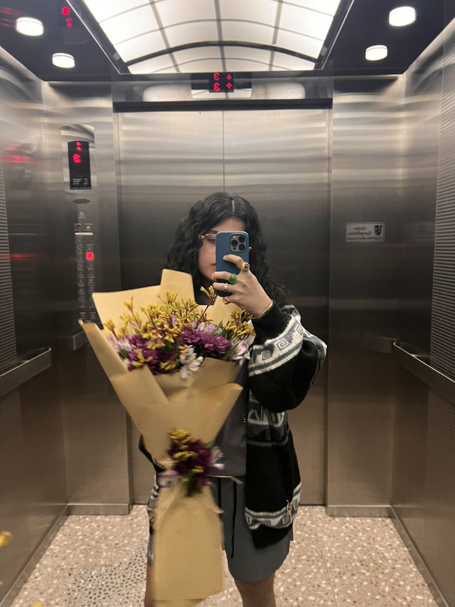 JayAlTaher's tweet photo. elevator selfies. might turn this into a thread 💭 https://t.co/j4RsTvB7gG