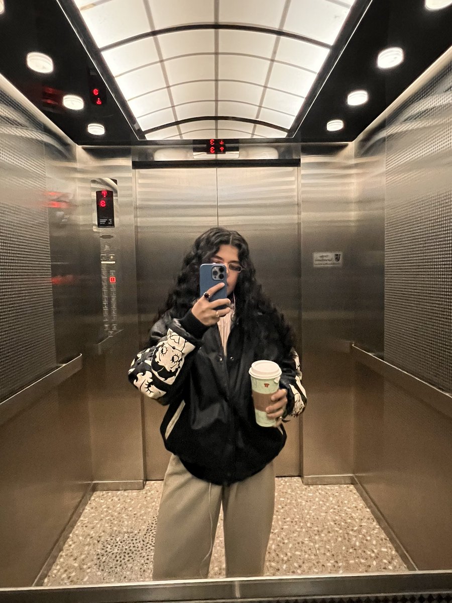JayAlTaher's tweet photo. elevator selfies. might turn this into a thread 💭 https://t.co/j4RsTvB7gG