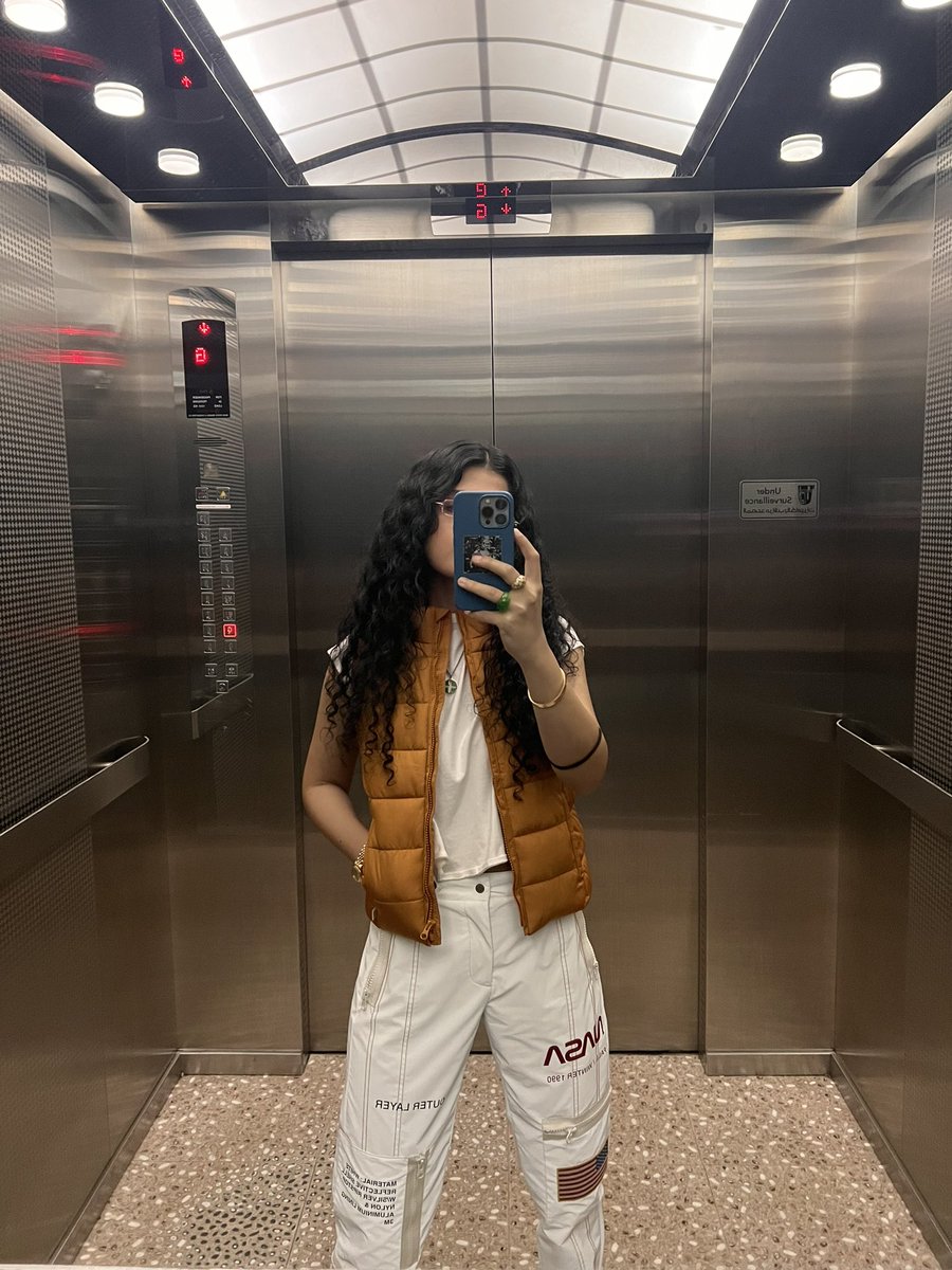 JayAlTaher's tweet photo. elevator selfies. might turn this into a thread 💭 https://t.co/j4RsTvB7gG