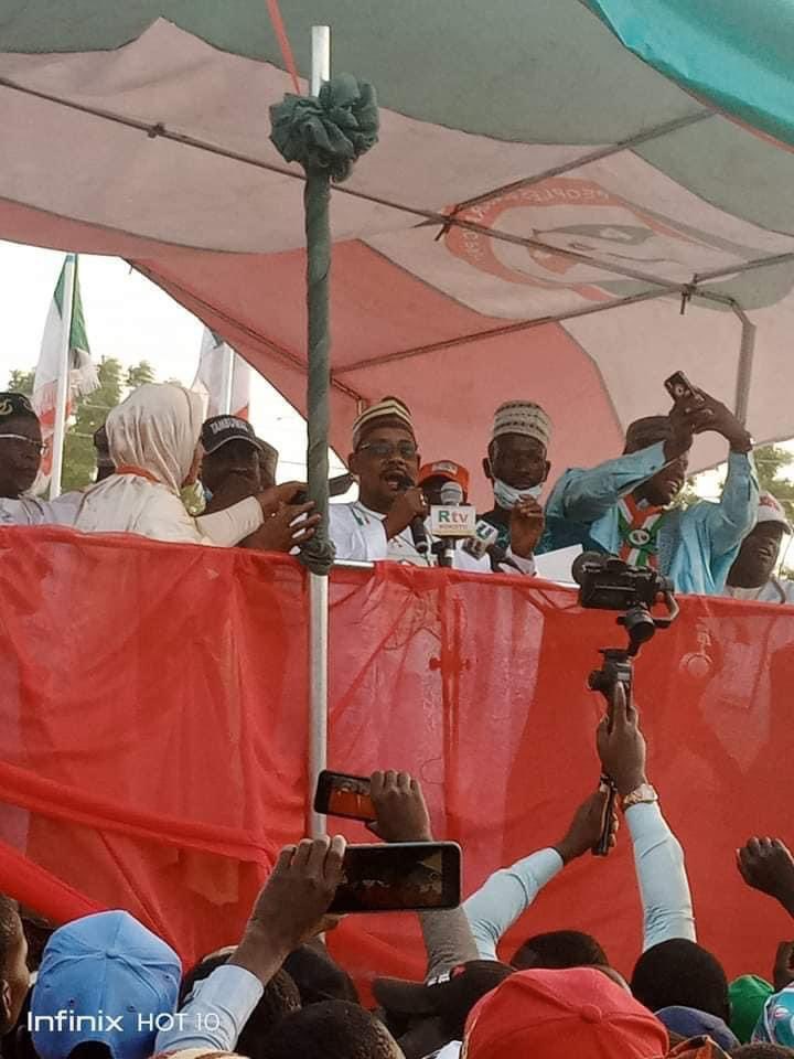 BREAKING NEWS: APC suffers a huge loss in Sokoto State as Sen Wamakko’s biological Son Zayyanu Aliyu Magatakarda and also son in-law to the Minister of Defense decamps to <a href="/OfficialPDPNig/">Official PDP Nigeria</a> today in Sokoto. 

<a href="/GovSokoto/">SOKOTO STATE GOVERNMENT ACCOUNT</a> Tambuwal performing wonders ✅✅✅

#ubandoma2023
