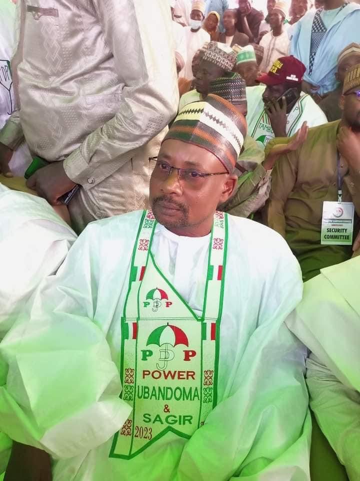 Senatortambuwal's tweet photo. BREAKING NEWS: APC suffers a huge loss in Sokoto State as Sen Wamakko’s biological Son Zayyanu Aliyu Magatakarda and also son in-law to the Minister of Defense decamps to @OfficialPDPNig today in Sokoto. 

@GovSokoto Tambuwal performing wonders ✅✅✅

#ubandoma2023 https://t.co/VbSGe2OIr3