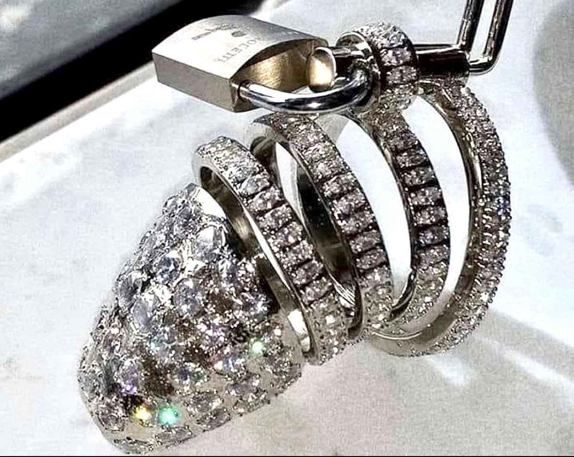 FemdomTherapy's tweet photo. The most beautiful engagement ring I’ve ever seen. 👰🏻‍♂️🔐 https://t.co/wuoB4c8LTE