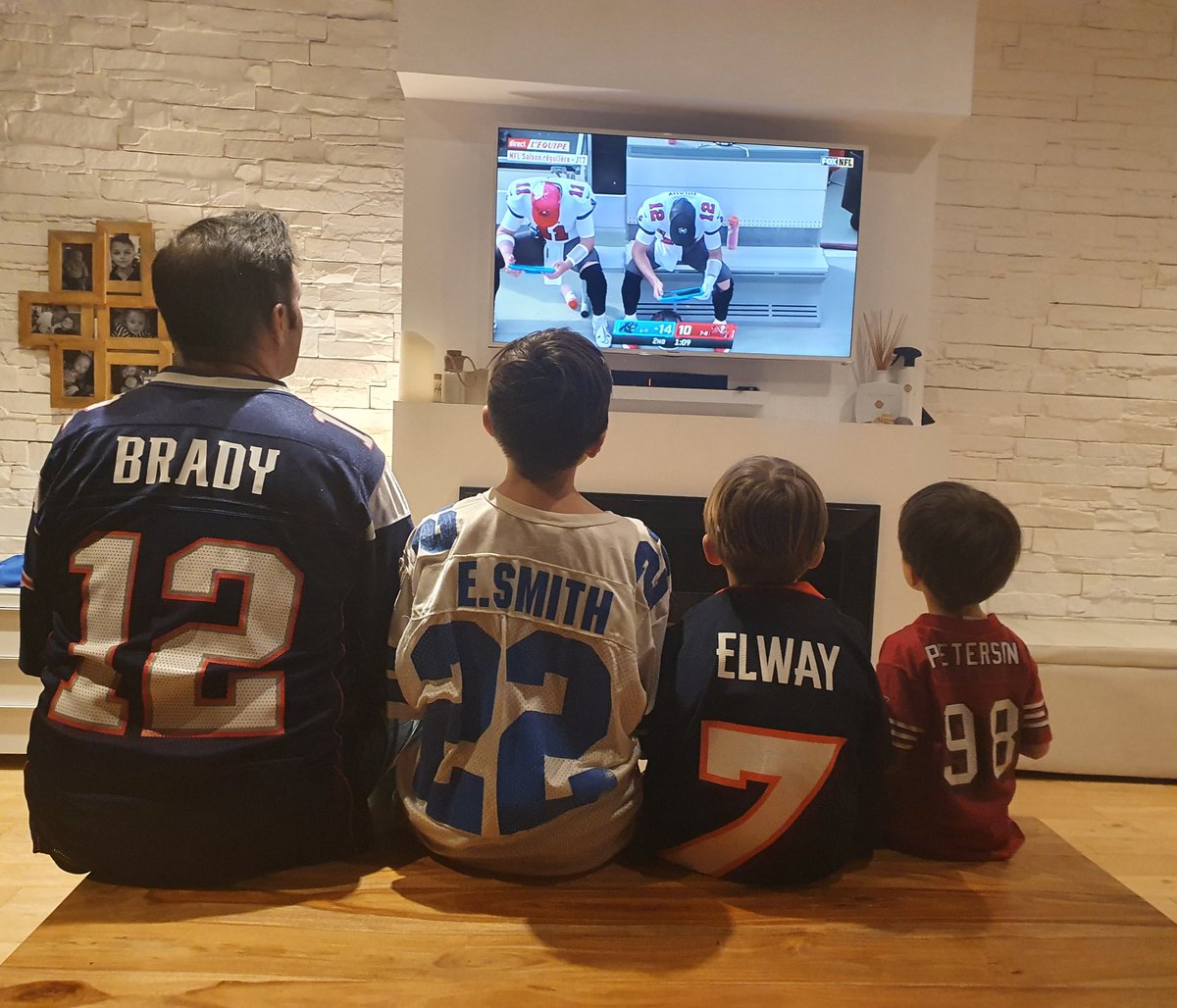 MassueVincent's tweet photo. #lequipeNFL #FrenchFansoffloridianteams #Dophins #Buccs #Jags encore plus de séances NFL le dimanche entre Père et Fils x3 ...Go Buccs https://t.co/reUNhxJT3L