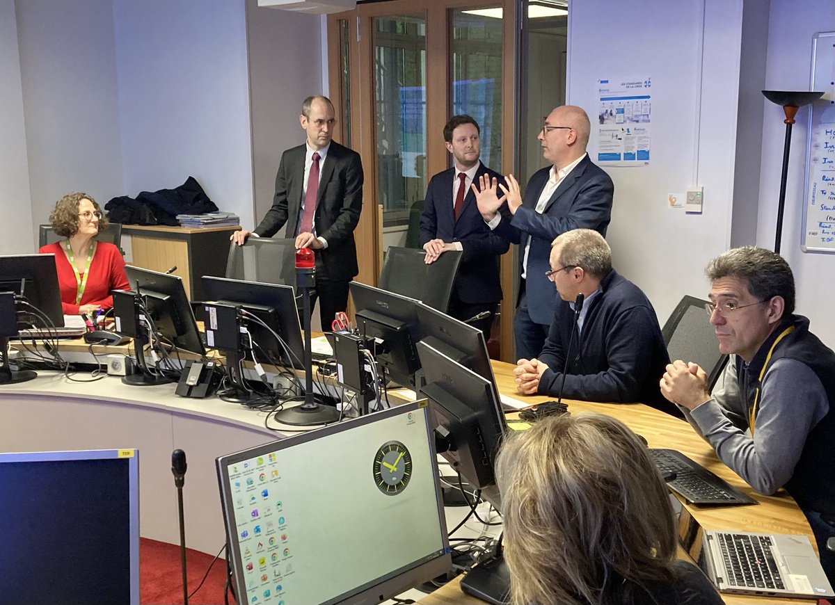 FredericChantre's tweet photo. @CBeaune @SNCF @SNCFReseau @Ecologie_Gouv @SNCFVoyageurs @GroupeSNCF @Intercites @ConnectGares Merci de nous avoir honoré de votre présence en ce premier janvier ! Et merci à toutes les équipes @SNCFReseau et @GroupeSNCF présentes sur le pont durant ces périodes de fêtes ! https://t.co/08e0M8vyrL