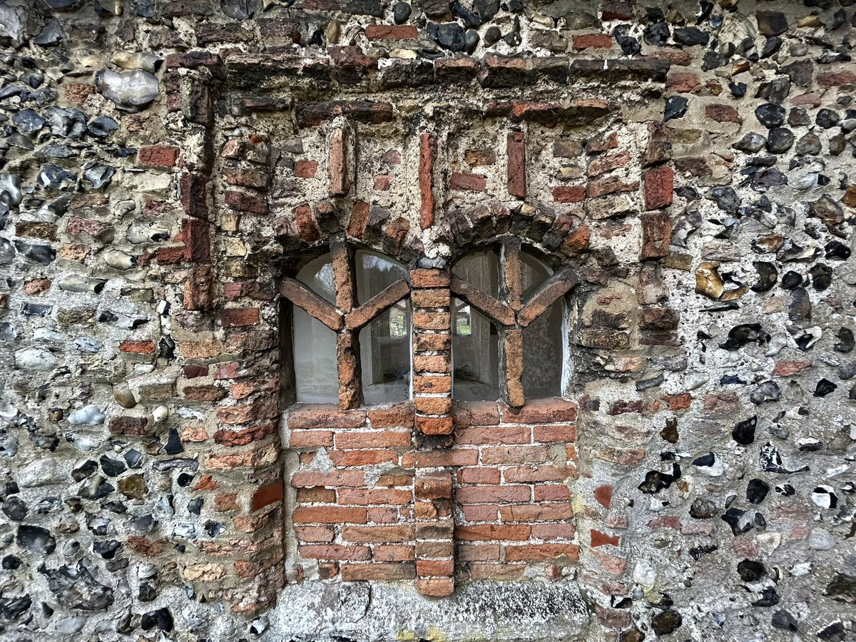 KPW1453's tweet image. One of the brick framed openings from the 16th century south porch of St. Andrew’s Church at Colney on the western outskirts of Norwich in Norfolk. #StoneworkSunday