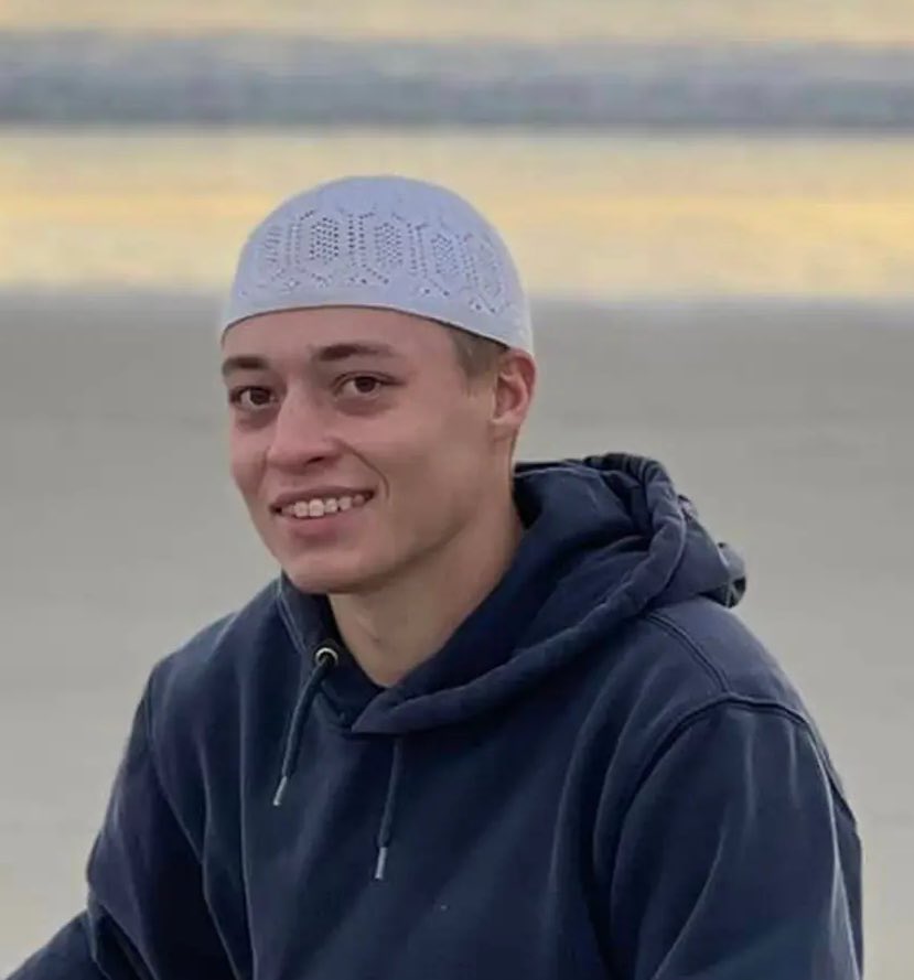 MrAndyNgo's tweet photo. The suspect accused of attacking police officers with a machete near the New Year’s Eve ball drop in Times Square has been identified as a Muslim extremist. Trevor Bickford, who frequented a mosque near his Maine home, took a train to NYC. https://t.co/b6yQHQkfmR https://t.co/xmpYc13Rsw