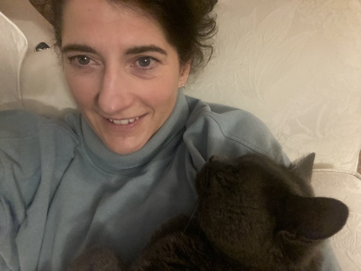 BalaApharaoh's tweet photo. I have spent the last half an hour of this new year taking selfies with my cat. Happy New Year All. My hope for 2023 is to find it easier to care for people within our brilliant NHS @NHSMillion @UHD_NHS https://t.co/6Zs7SNsYhK