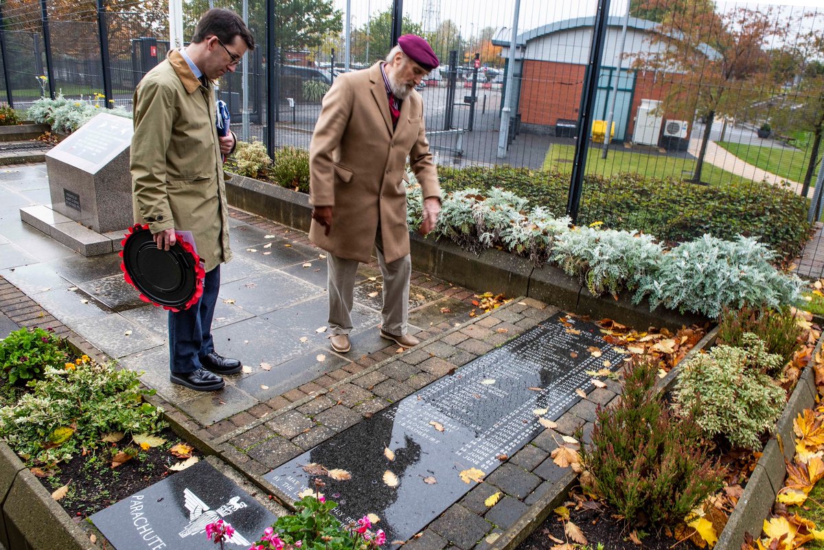 FalklandsRepUK's tweet photo. In October, we visited the Palace Barracks at Holywood in Northern Ireland to present a flag from the Falkland Islands, and to lay a wreath in honour of those from Northern Ireland who gave their lives in the liberation of the Falklands. #Falklands40th #2022Review 

@SAMA82office https://t.co/IeASEnjvXK