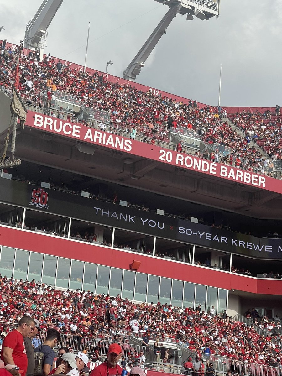 friscomendez's tweet photo. Favorite player @rondebarber, favorite coach @BruceArians. Congrats Bruce! https://t.co/UUYJopREJY