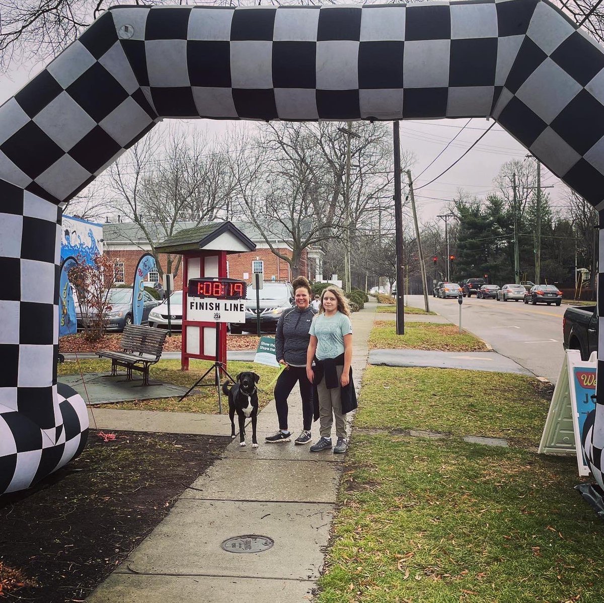 DrCarynHuber's tweet photo. Bea, Blue and I walked a 5k for “Make it” resolution run, I listened to a motivating podcast on Hidden Brain about temptation bundling.  I’ll let you know if it works &amp; I walk in Feb for the “Don’t Break it Run” 🤣. #newyear2023 #resolutionrun #hiddenbrain #youbutbetter https://t.co/a8hHTBavKl