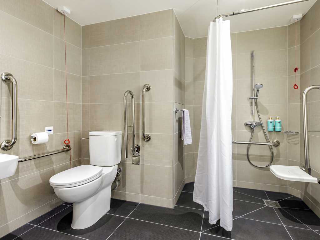 CHuC_org_uk's tweet photo. New - North West - #Liverpool
Novotel Paddington Village in Liverpool has just opened and has an #accessible room with a MoLift #ceilinghoist #ceilinglift . For more info see CHuC website: https://t.co/o8n02K5JSY https://t.co/exWE9bYFZb