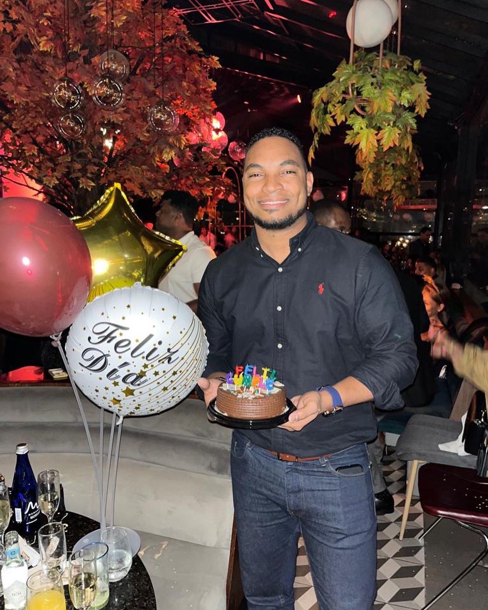 Neurin's tweet image. Best happy birthday ever! Happy new year everyone! #colombia