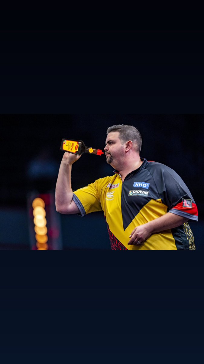 Janni_Ko03's tweet photo. Hoffentlich hat Gaga heute genug Maggi getrunken, um die nächste Sensation zu schaffen. Wir fiebern mit ✊🏽 #DartsWM #darts #dartzn #DartsWorldChampionship #GabrielClemens @ElmarPaulke https://t.co/iAiO9Bt4Hc
