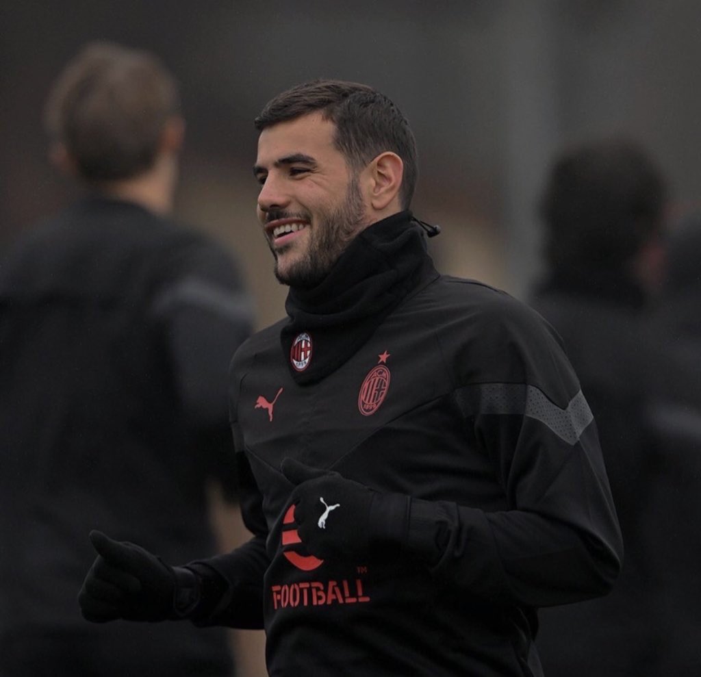 trenoferrvri's tweet photo. ⠀
                          ៶      back. 
                            @ ac milan. 

⠀ https://t.co/RDKsdfIWFZ